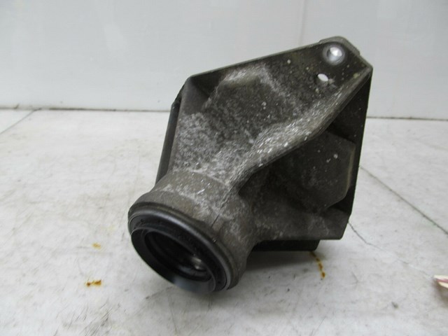  2003-2006 RANGE ROVER HSE OEM RIGHT FRONT AXLE SHAFT GUIDE BRACKET