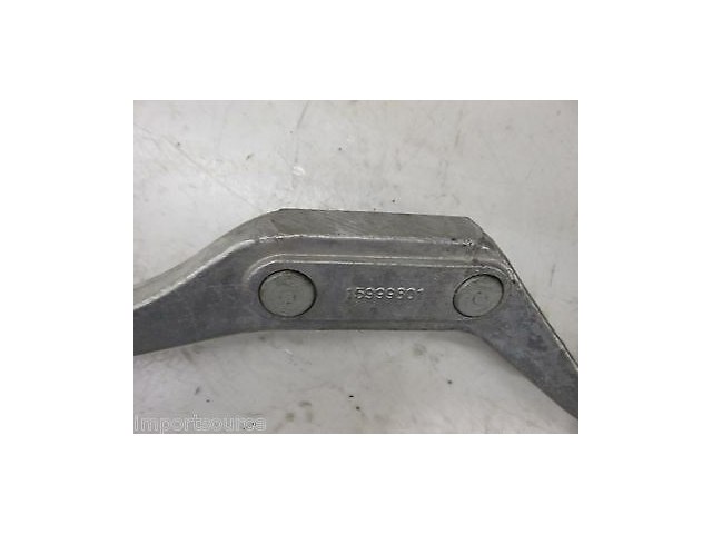 2002-2006 CADILLAC ESCALADE OEM RIGHT FRONT AXLE MOUNT BRACKET BRACE