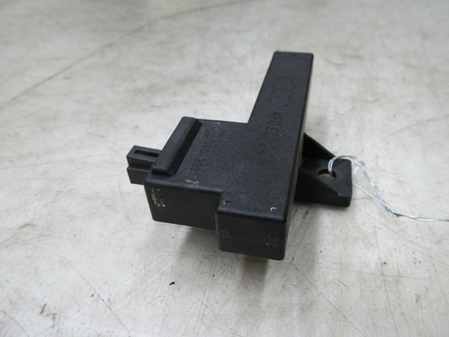 2005-2008 AUDI A6 C6 OEM LEFT REAR DOOR KEYLESS ENTRY ANTENNA MODULE 