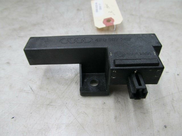 2005-2008 AUDI A6 C6 OEM LEFT REAR DOOR KEYLESS ENTRY ANTENNA MODULE 