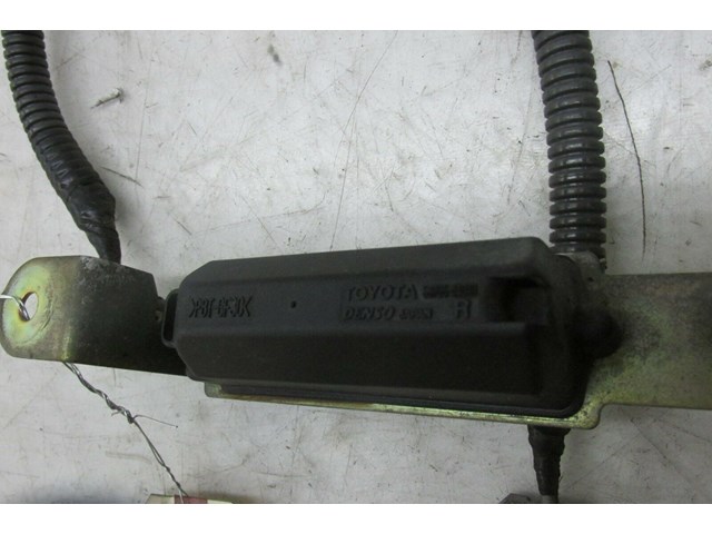  2002-2006 LEXUS SC430 OEM RIGHT FRONT TIRE PRESSURE ANTENNA 8976524010