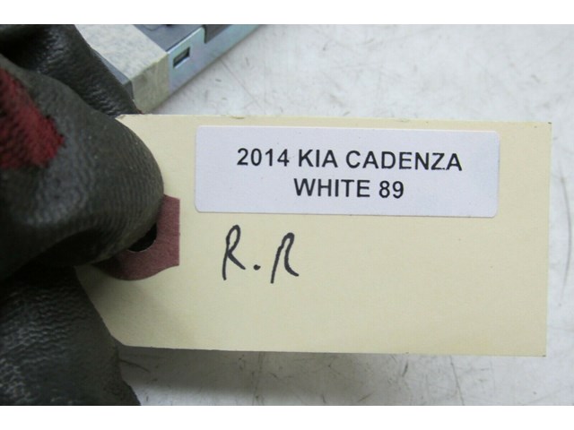 2014-2016 KIA CADENZA OEM RIGHT REAR GLASS ANTENNA AMPLIFIER ASSEMBLY 