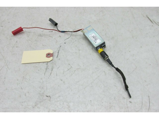 2014-2016 KIA CADENZA OEM RIGHT REAR GLASS ANTENNA AMPLIFIER ASSEMBLY 