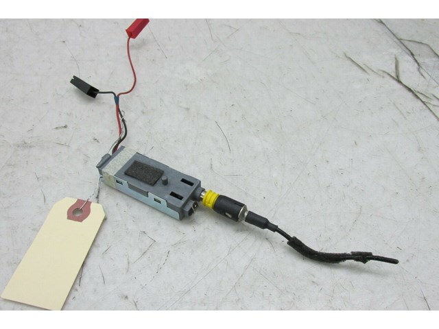 2014-2016 KIA CADENZA OEM RIGHT REAR GLASS ANTENNA AMPLIFIER ASSEMBLY 