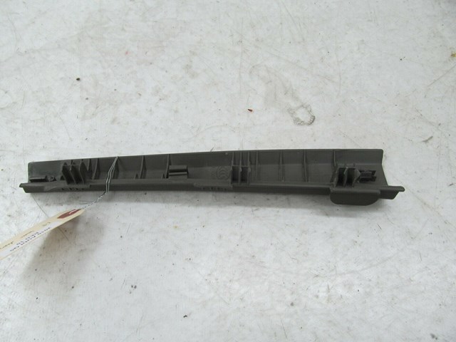 2009-2012 AUDI Q5 8R OEM LEFT FRONT LOWER DASH TRIM 8R0 868 203