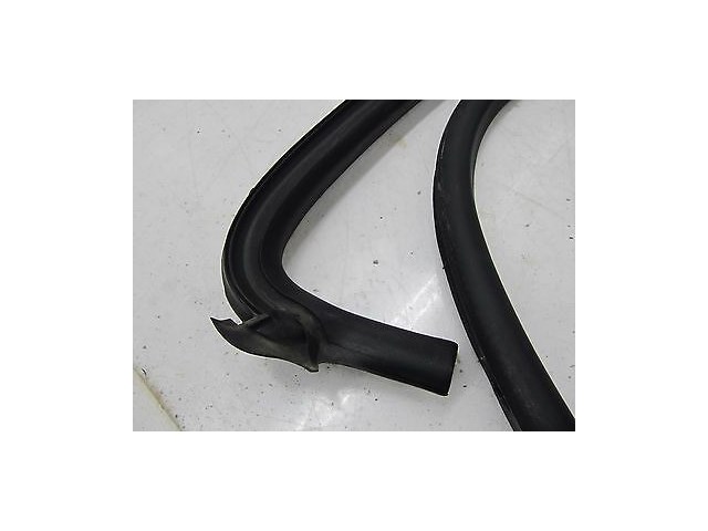 2009-2016 VOLKSWAGEN CC OEM RIGHT REAR PASSENGER DOOR WEATHERSTRIP RUBBER SEAL