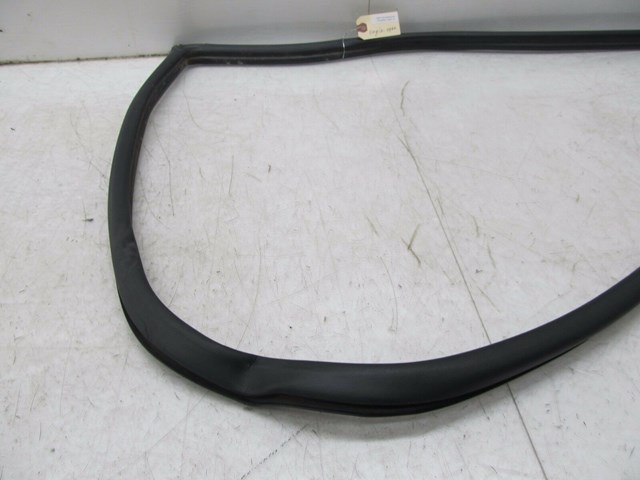 2004-2007 VOLKSWAGEN TOUAREG OEM ENGINE BAY WEATHERSTRIP RUBBER SEAL TRIM