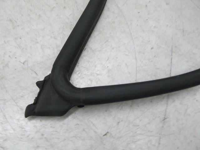2004-2007 VOLKSWAGEN TOUAREG OEM ENGINE BAY WEATHERSTRIP RUBBER SEAL TRIM
