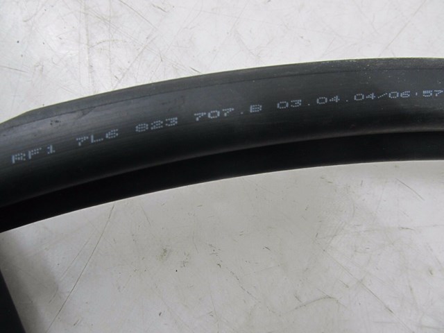 2004-2007 VOLKSWAGEN TOUAREG OEM ENGINE BAY WEATHERSTRIP RUBBER SEAL TRIM