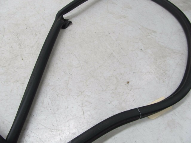 2004-2007 VOLKSWAGEN TOUAREG OEM ENGINE BAY WEATHERSTRIP RUBBER SEAL TRIM