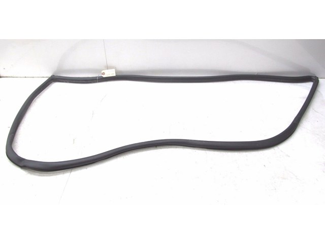 2004-2007 VOLKSWAGEN TOUAREG OEM ENGINE BAY WEATHERSTRIP RUBBER SEAL TRIM