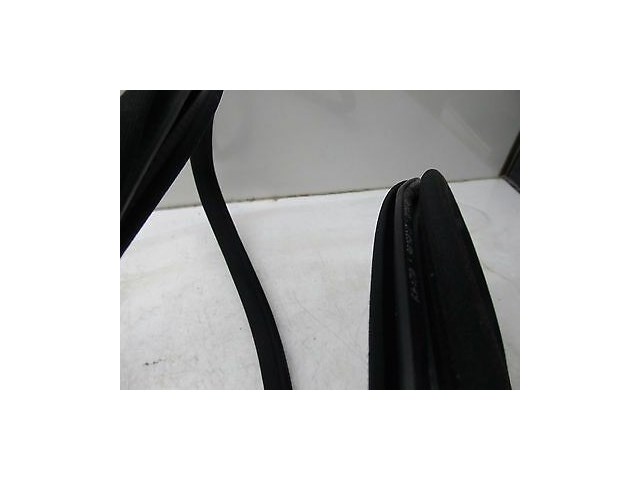 2007-2009 MERCEDES S600 W221 OEM LEFT FRONT DOOR WEATHERSTRIP RUBBER SEAL