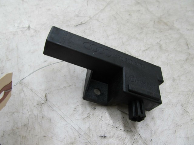 2005-2008 AUDI A6 C6 OEM RIGHT REAR KEY LESS ANTENNA MODULE 