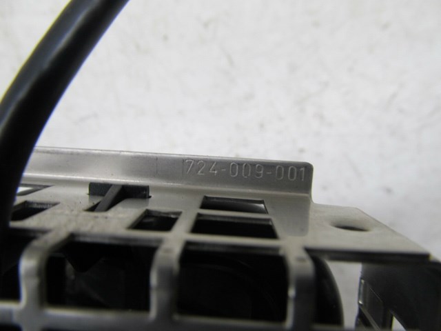 2003-2006 MERCEDES E500 W211 OEM LEFT REAR TRUNK AIR VENT ANTENNA