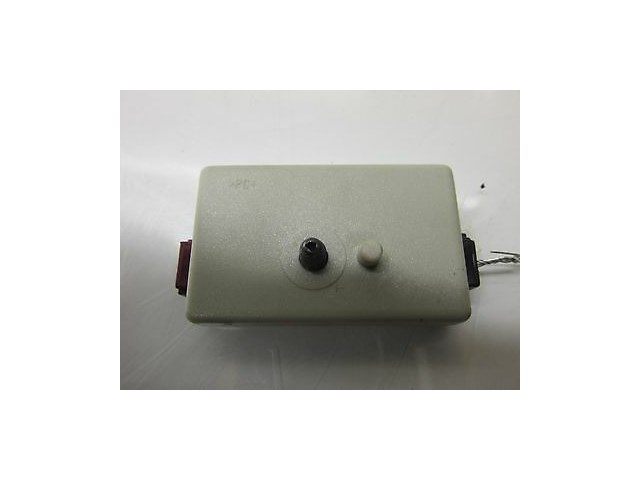 2008-2010 BMW 528i 535i E60 OEM LEFT REAR C PILLAR ANTENNA SUPPRESSION FILTER