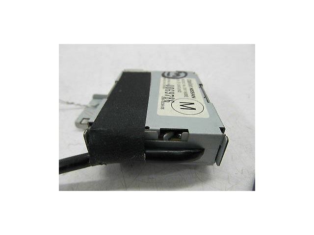 2006-2009 INFINITI M45 M35 OEM RIGHT REAR ANTENNA RECEIVER MODULE CLARION 