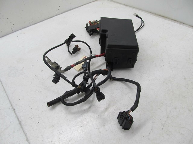 2006-2013 VOLVO C70 T5 OEM FRONT ENGINE BAY  UNDER HOOD FUSE BOX 