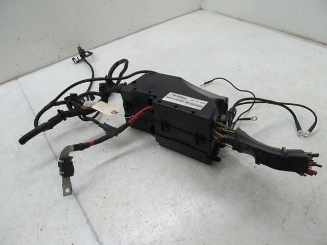 2006-2013 VOLVO C70 T5 OEM FRONT ENGINE BAY  UNDER HOOD FUSE BOX 