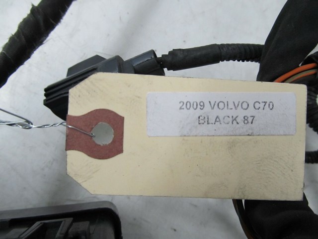 2006-2013 VOLVO C70 T5 OEM FRONT ENGINE BAY  UNDER HOOD FUSE BOX 