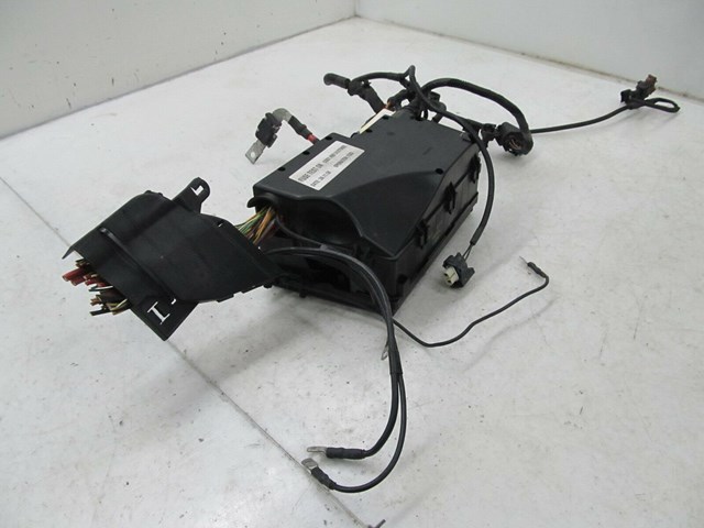 2006-2013 VOLVO C70 T5 OEM FRONT ENGINE BAY  UNDER HOOD FUSE BOX 