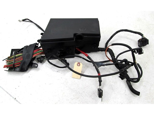 2006-2013 VOLVO C70 T5 OEM FRONT ENGINE BAY  UNDER HOOD FUSE BOX 