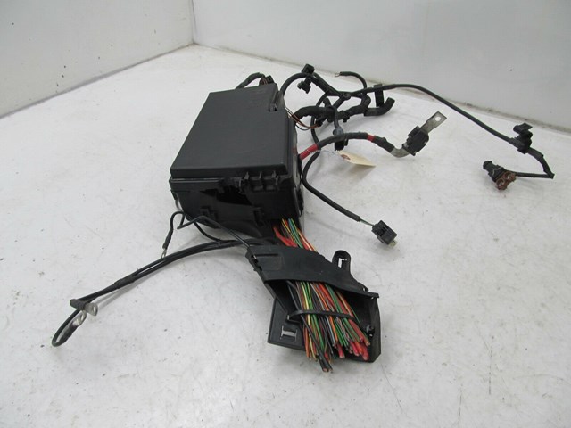 2006-2013 VOLVO C70 T5 OEM FRONT ENGINE BAY  UNDER HOOD FUSE BOX 