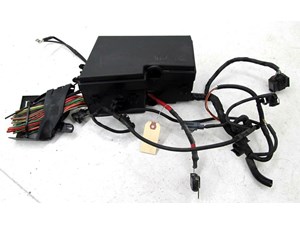 2006-2013 VOLVO C70 T5 OEM FRONT ENGINE BAY  UNDER HOOD FUSE BOX 