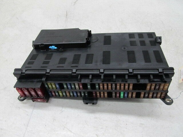 2003-2006 RANGE ROVER HSE OEM LEFT REAR TRUNK RELAY FUSE BOX 
