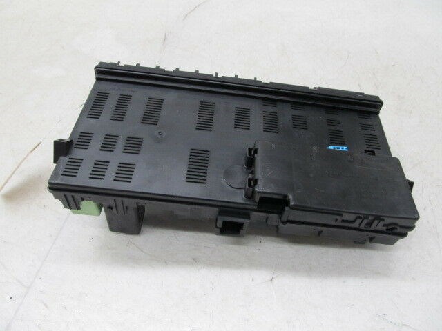 2003-2006 RANGE ROVER HSE OEM LEFT REAR TRUNK RELAY FUSE BOX 