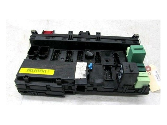 2003-2006 RANGE ROVER HSE OEM LEFT REAR TRUNK RELAY FUSE BOX 