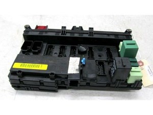 2003-2006 RANGE ROVER HSE OEM LEFT REAR TRUNK RELAY FUSE BOX 