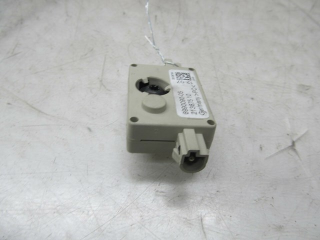 2007-2010 BMW 328xi E90 OEM LEFT REAR ANTENNA AMPLIFIER MODULE 