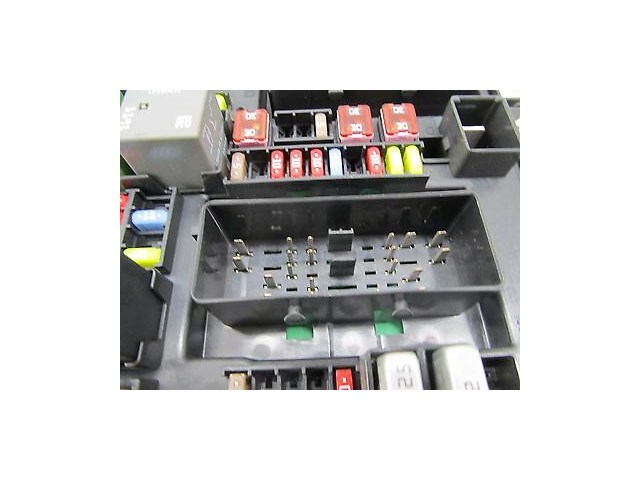 2010-2015 CADILLAC SRX OEM LEFT REAR JUNCTION RELAY FUSE BOX  20861267