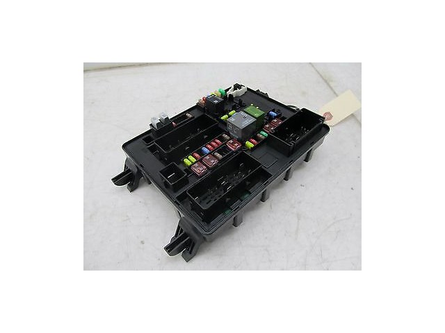 2010-2015 CADILLAC SRX OEM LEFT REAR JUNCTION RELAY FUSE BOX  20861267