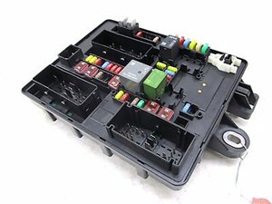 2010-2015 CADILLAC SRX OEM LEFT REAR JUNCTION RELAY FUSE BOX  20861267