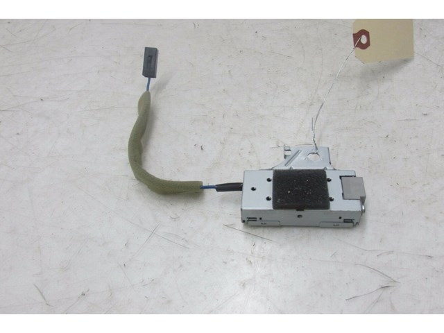 2014-2016 INFINITI Q50 OEM L EFT REAR RADIO RECEIVER ANTENNA AMPLIFIER 