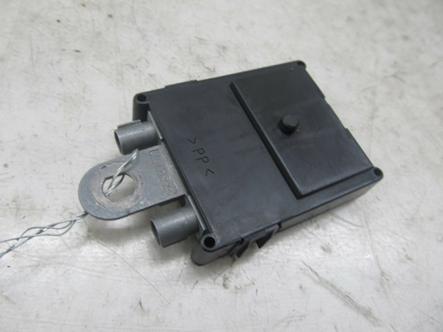 2007-2012 MERCEDES GL450 X164 OEM REAR TAILGATE ANTENNA AMPLIFIER CONTROL MODULE