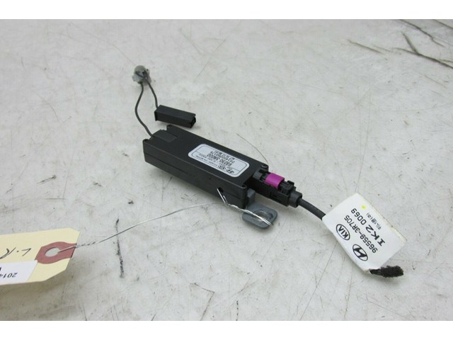 2014-2016 KIA CADENZA OEM LEFT REAR GLASS ANTENNA AMPLIFIER ASSEMBLY 