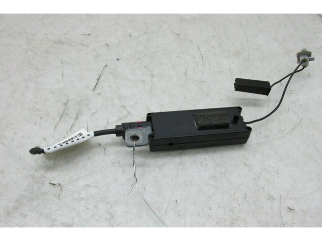 2014-2016 KIA CADENZA OEM LEFT REAR GLASS ANTENNA AMPLIFIER ASSEMBLY 