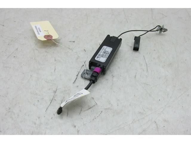 2014-2016 KIA CADENZA OEM LEFT REAR GLASS ANTENNA AMPLIFIER ASSEMBLY 