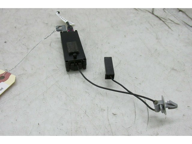 2014-2016 KIA CADENZA OEM LEFT REAR GLASS ANTENNA AMPLIFIER ASSEMBLY 