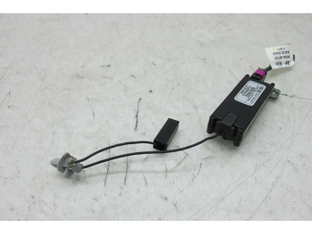2014-2016 KIA CADENZA OEM LEFT REAR GLASS ANTENNA AMPLIFIER ASSEMBLY 