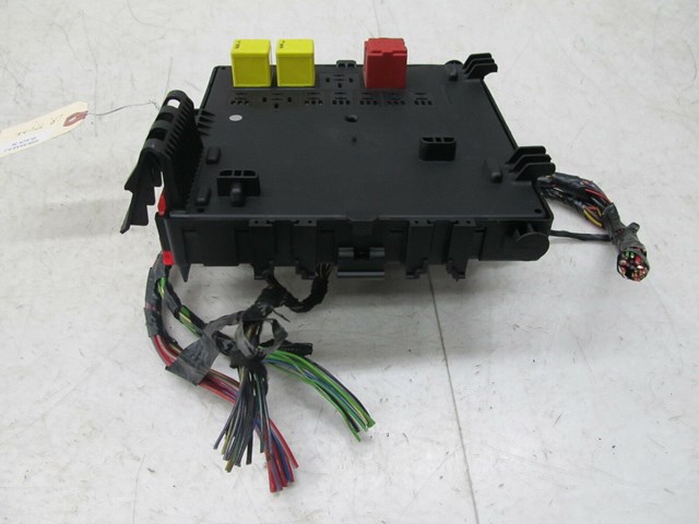  2004-2011 SAAB 9-3 OEM LEFT REAR TRUNK RELAY JUNCTION FUSE BOX 