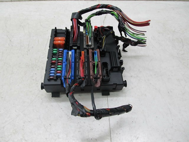  2004-2011 SAAB 9-3 OEM LEFT REAR TRUNK RELAY JUNCTION FUSE BOX 
