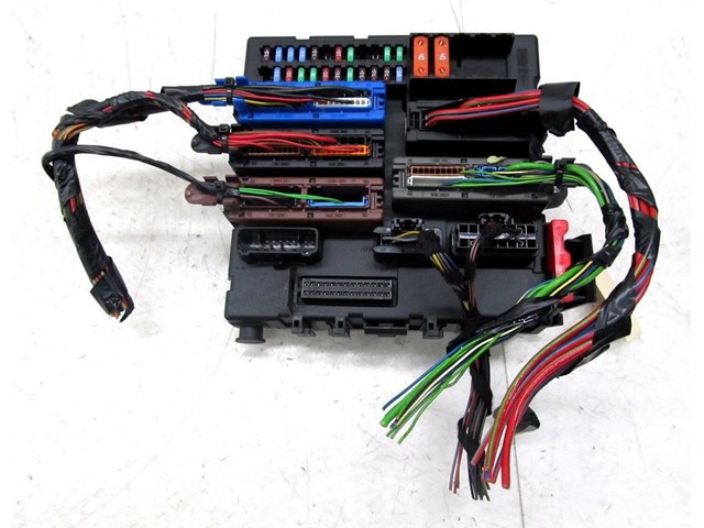  2004-2011 SAAB 9-3 OEM LEFT REAR TRUNK RELAY JUNCTION FUSE BOX 