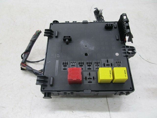  2004-2011 SAAB 9-3 OEM LEFT REAR TRUNK RELAY JUNCTION FUSE BOX 