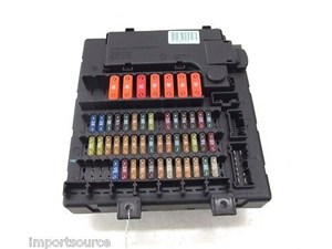 2003-2005 BMW Z4 E85 OEM RIGHT FRONT UNDER DASH FUSE BOX RELAYS 837811304