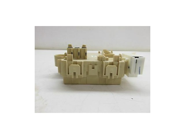 2004-2006 LEXUS RX330 XU30 OEM REAR INTERIOR FUSE BOX RELAY BOX