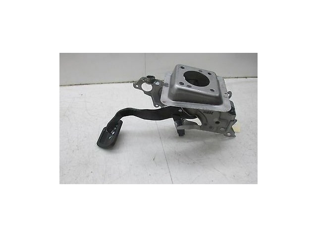 2014-2016 NISSAN VERSA NOTE OEM LEFT FRONT DRIVER SIDE BRAKE PEDAL PAD ASSEMBLY