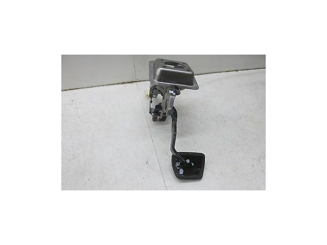 2014-2016 NISSAN VERSA NOTE OEM LEFT FRONT DRIVER SIDE BRAKE PEDAL PAD ASSEMBLY